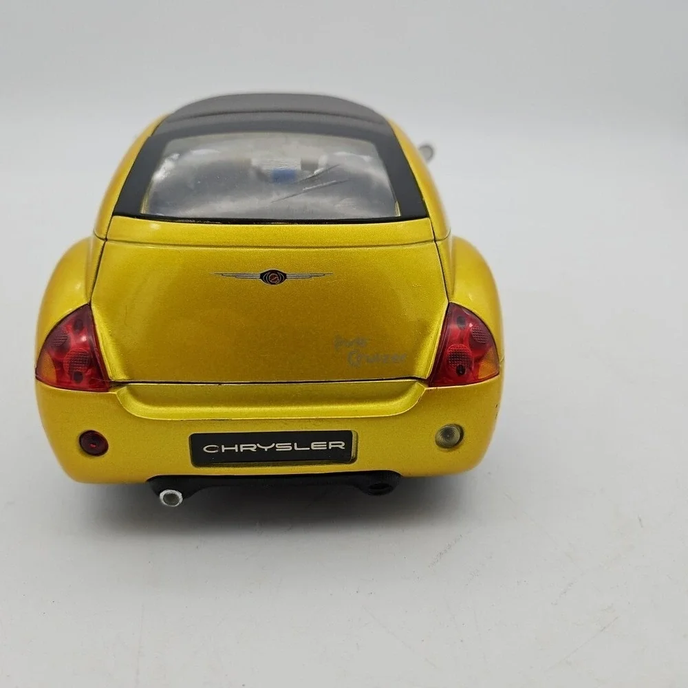 Maisto Chrysler Pronto Cruizer Original Concept PT Cruiser 1:18 Diecast Car